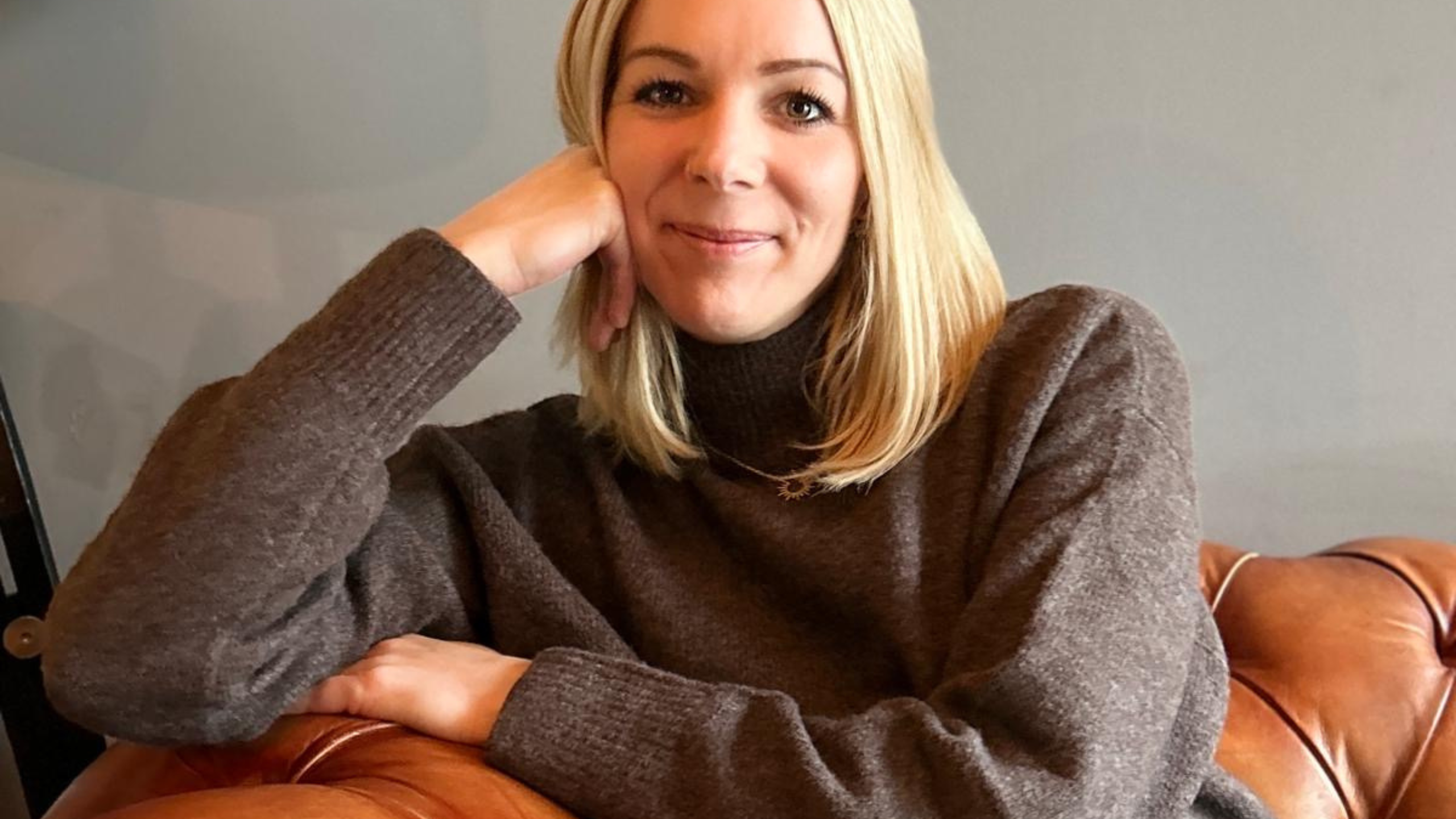 Lea hat nach der Teilnahme an der Whycademy nach 20 Jahren den Ausstieg aus dem Konzernleben geschafft und ihr eigenes Herzensbusiness "Pimp your Day" gegründet. Erfahre im Podcast "Zukunftsmut" mehr über ihren Weg und ihre Selbstständigkeit.